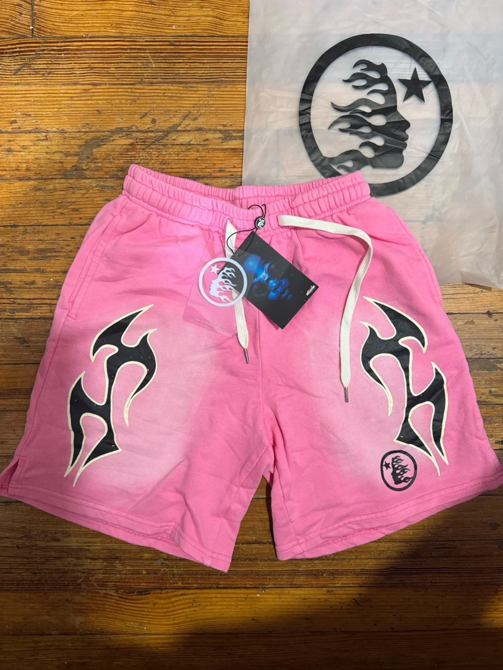 Pink hellstar short brand new with tags and bag and the NFC SCAN WORKS!! Size M